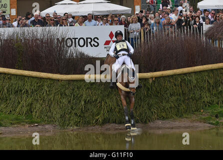 Badminton, UK. 07Th Mai, 2016. Gloucestershire Badminton U.K.Mitsubishi Motors Badminton Horse Trials. Plus de nuit chef Michael Jung l'Allemagne et La Biosthetique- Sam FBW, au bord du lac. Date 07/05/2016 Ref : Crédit : charlie bryan/Alamy Live News Banque D'Images