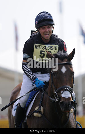 Badminton, Angleterre. 7 mai 2016 La 2016 Mitsubishi Motors Badminton Horse Trials. Ben Hobday équitation Mulrys Erreur dans l'action pendant la phase de cross-country le jour 3. La Mitsubishi Motors Badminton Horse Trials lieu 5 au 8 mai. Credit : Jonathan Clarke/Alamy Live News Banque D'Images