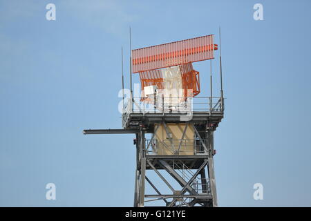 La masse de la circulation de l'air radar de contrôle à l'aéroport Heathrow de Londres, UK Banque D'Images