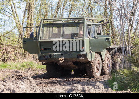 République tchèque Tatra 813 fait se dresse sur la voie sur un motortechnic festival le 5 mai 2016 à grimmen / Allemagne Banque D'Images