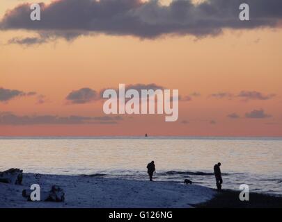 Coucher du soleil d'hiver sur le Firth of Clyde, vu de la plage de Prestwick Ayrshire, Ecosse, Banque D'Images