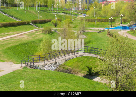 Parc avec bridge à Zelenograd District administratif de Moscou Banque D'Images