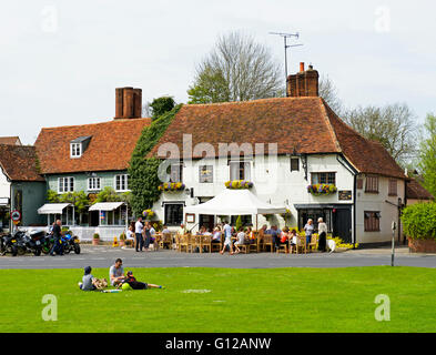 The Fox Inn dans le village de Finchingfield, Essex, Angleterre, Royaume-Uni Banque D'Images
