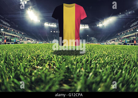 Belgique drapeau national sur des t-shirt sur le football stadium Banque D'Images