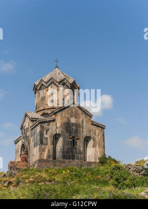 Église dans le Caucase arménien près du fort d'Amberd. Banque D'Images