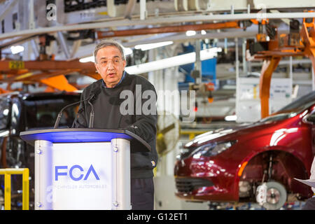 Windsor, Ontario Canada - Fiat Chrysler Automobiles PDG Sergio Marchionne parle de la société à l'usine de montage de Windsor. Banque D'Images