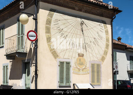 Cadran solaire à Barbaresco, Italie Banque D'Images