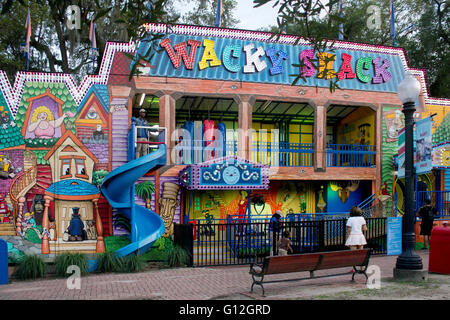 Le Shack Wacky manège à New Orleans' City Park. Banque D'Images