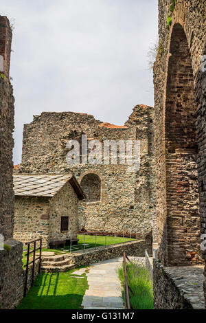 Sacra di San Michele - Abbaye Saint Michel, l'ancien complexe religieux sur le mont Pirchiriano dans Sant'Ambrogio, Piémont, Italie. Banque D'Images