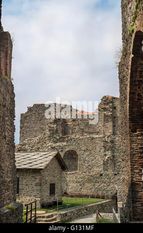 Sacra di San Michele - Abbaye Saint Michel, l'ancien complexe religieux sur le mont Pirchiriano dans Sant'Ambrogio, Piémont, Italie. Banque D'Images