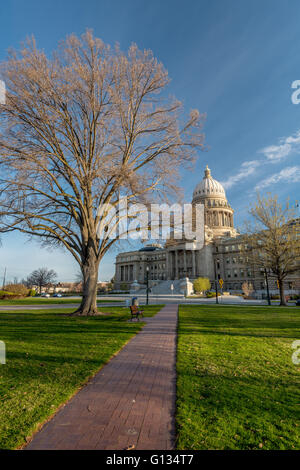 Trottoir de brique et de l'Idaho State Capital Building Banque D'Images