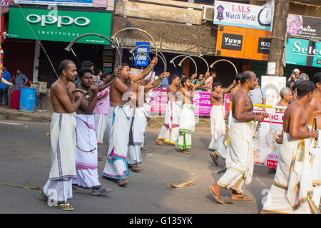 Instrument de musique Kombu ( C ) en forme de trompette en Panchavadyam Banque D'Images