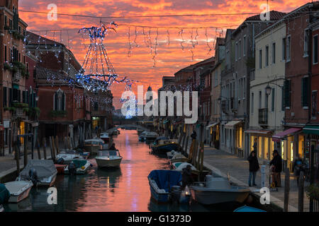 Coucher de soleil depuis la ponte de Mezo à Murano, Italie, Banque D'Images