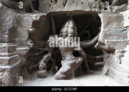 Sculpture de Ravana à Temple Kailasanatha Grotte (16) à les grottes d'Ellora, Aurangabad, Maharashtra, Inde Banque D'Images