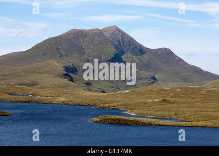 Cul Beag Lochan un ais de premier plan Knockan Crag Assynt Ecosse Banque D'Images