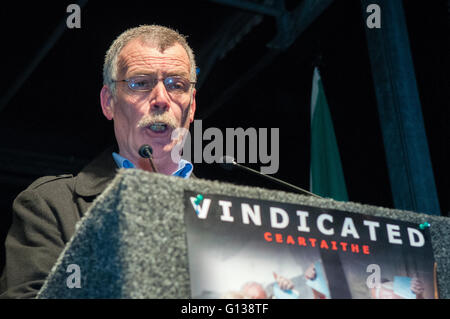 Londonderry. L'Irlande du Nord. 30 Jan 2011 - Frankie Jackie Duddy, dont le frère a été l'une des victimes de Bloody Sunday, à la dernière marche commémorative officielle. Banque D'Images