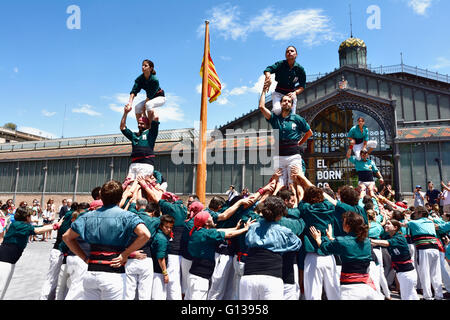 Castellers, en dehors de la naissance, est la tour construite traditionnellement en festivals. Barcelone, Catalogne, Espagne, Europe Banque D'Images