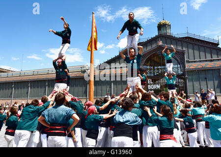 Castellers, en dehors de la naissance, est la tour construite traditionnellement en festivals. Barcelone, Catalogne, Espagne, Europe Banque D'Images