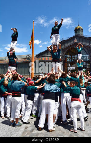 Castellers, en dehors de la naissance, est la tour construite traditionnellement en festivals. Barcelone, Catalogne, Espagne, Europe Banque D'Images