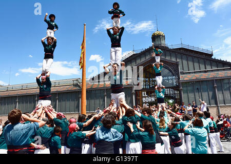 Castellers, en dehors de la naissance, est la tour construite traditionnellement en festivals. Barcelone, Catalogne, Espagne, Europe Banque D'Images