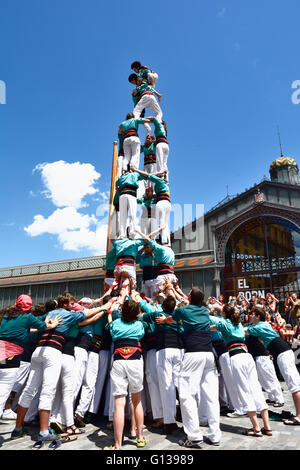 Castellers, en dehors de la naissance, est la tour construite traditionnellement en festivals. Barcelone, Catalogne, Espagne, Europe Banque D'Images