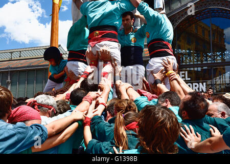 Castellers, en dehors de la naissance, est la tour construite traditionnellement en festivals. Barcelone, Catalogne, Espagne, Europe Banque D'Images