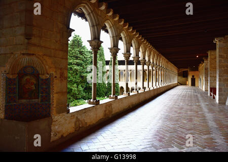 Cloître gothique du Monastère de Pedralbes à Barcelone, Catalogne, Espagne, Europe Banque D'Images