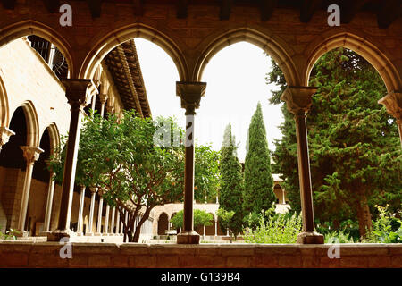 Cloître gothique du Monastère de Pedralbes à Barcelone, Catalogne, Espagne, Europe Banque D'Images