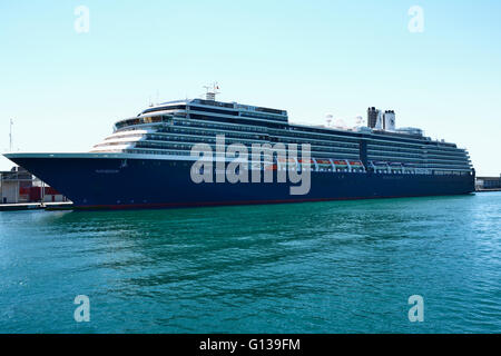 MS Noordam est membre de la Holland America Line's Vista classe. Barcelone, Catalogne, Espagne, Europe Banque D'Images