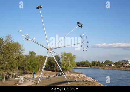 Bloom, sculpture de lumières et de métal par Michel de Broin, sur l'île de Saint-patrick dans la rivière Bow Banque D'Images