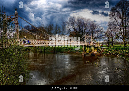 Le Hereford pont Victoria, une passerelle sur la rivière Wye, est un pont suspendu avec fer à repasser la dentelle Banque D'Images