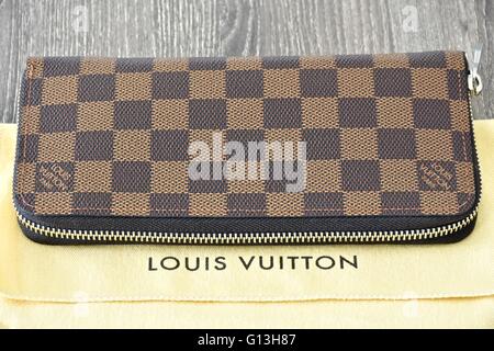 Un Louis Vuitton zippy wallet Banque D'Images