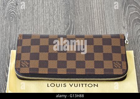 Un Louis Vuitton zippy wallet Banque D'Images