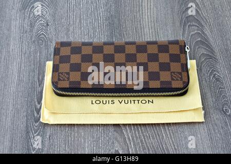 Un Louis Vuitton zippy wallet Banque D'Images