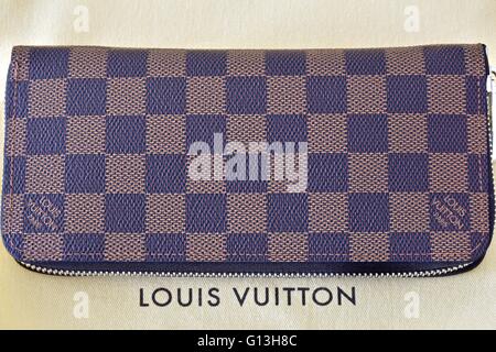 Un Louis Vuitton zippy wallet Banque D'Images