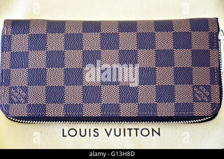 Un Louis Vuitton zippy wallet Banque D'Images