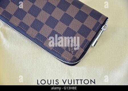 Un Louis Vuitton zippy wallet Banque D'Images