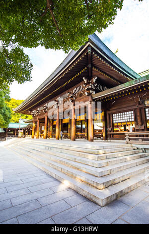 Tokyo, Japon - 16 Février 2015 : le sanctuaire de Meiji situé à Shibuya, Tokyo, est le sanctuaire Shinto dédié au déifié Banque D'Images