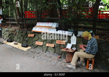 L'artisanat traditionnel japonais libellule en bambou, bambou-Copter (Taketombo) décisions dans de Arashiyama, Kyoto. Banque D'Images