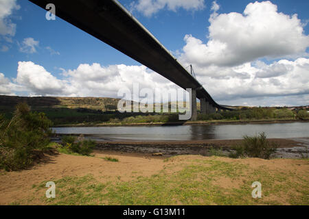 Erskine Bridge ,plus à l'ouest du pont à la rivière Clyde span Banque D'Images