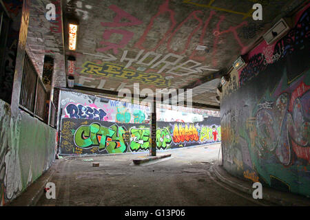 L'art du graffiti dans le tunnel St Leake, Londres. Aussi connu sous le nom de tunnel ou Tunnel Graffiti Banksy. Banque D'Images