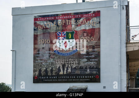 Ballybeen se souvient de la bataille de la Somme fresque à Belfast est loyaliste estate. Banque D'Images