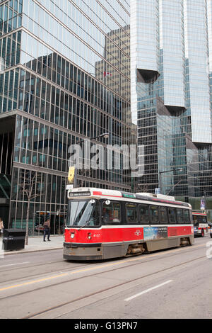 TORONTO - Le 28 avril 2016:La Toronto Transit Commission est une agence de transport public qui exploite des autobus urbains, tramway, parat Banque D'Images