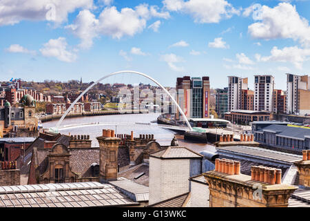 Le Newcastle-upon-Tyne, à l'horizon de Gateshead Millennium Bridge, Tyne and Wear, England, UK Banque D'Images