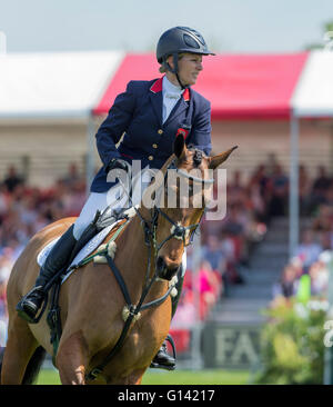 Maison de badminton, badminton, au Royaume-Uni. Le 08 mai, 2016. Mitsubishi Motors Badminton Horse Trials. Jour 5. Zara Tindall (GBR) riding &# x 2018;Royaume élevé' membre de la médaille d'équipes à la fois les Jeux Olympiques de 2014 à Londres et des Jeux équestres mondiaux au cours de l'élément de la cso Mitsubishi Motors Badminton Horse Trials. Credit : Action Plus Sport Images/Alamy Live News Banque D'Images