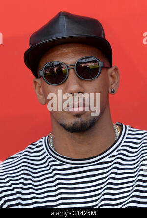 Berlin, Allemagne. 07Th Mai, 2016. Munich's Jerome Boateng est assis sur le banc à la Bundesliga match de foot entre FC Bayern Munich et Ingolstadt dans Audi Sportpark dans Berlin, Allemagne, 07 mai 2016. Photo : Andreas GEBERT/dpa/Alamy Live News Banque D'Images