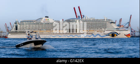 Hambourg, Allemagne. 07Th Mai, 2016. L'arrivée des bateaux de croisière de AIDAprima avant son baptême au cours du 827e anniversaire du port de Hambourg (Allemagne), 07 mai 2016. Photo : MARKUS SCHOLZ/dpa/Alamy Live News Banque D'Images