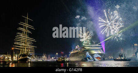 Hambourg, Allemagne. 07Th Mai, 2016. D'artifice au-dessus du navire de croisière vu AIDAprima au cours de la 827e anniversaire du port de Hambourg (Allemagne), 07 mai 2016. Photo : MARKUS SCHOLZ/dpa/Alamy Live News Banque D'Images