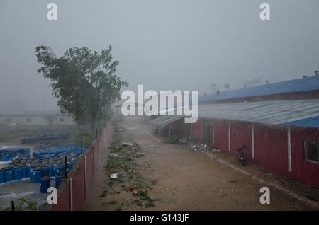 Hetauda, région centrale, au Népal. 8 mai 2016. Après presque une année sans pluie, il a plu fortement dans toutes les régions du Népal aujourd'hui. Credit : Suman Acharya/Alamy Live News Banque D'Images