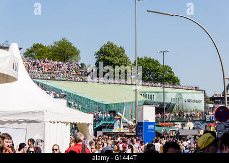 Hambourg, Allemagne. 7 mai, 2016. Le célèbre ballet de remorqueur sur Elbe pendant le port d'Hambourg anniversaire 2016 Crédit : Björn Deutschmann/Alamy Live News Banque D'Images